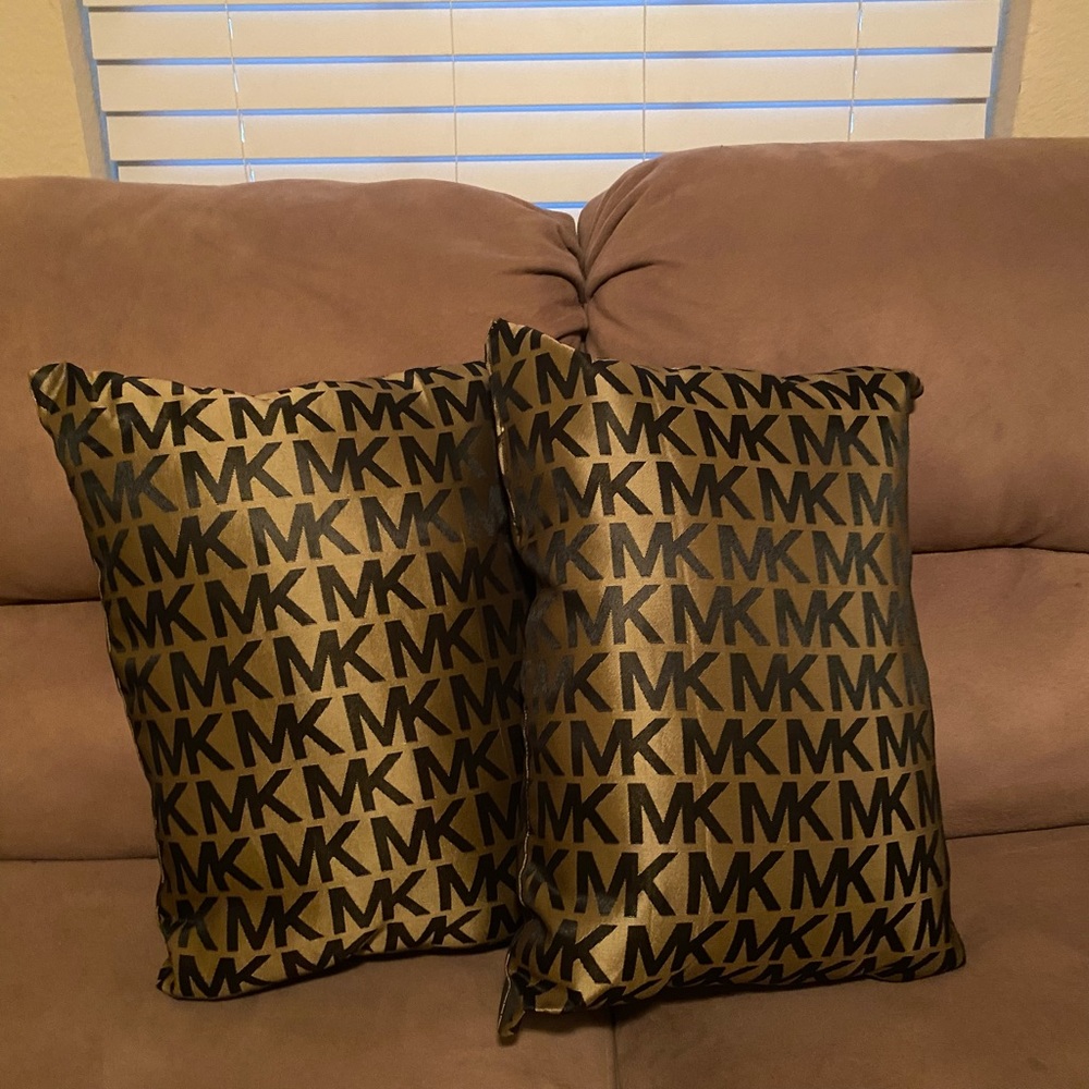 NEW 1 pair of handcrafted throw pillows